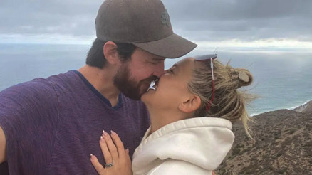 Üç aşkın hediyesi üç çocuk oldu, ama yetmedi... Sevgilim benden genç, bir tane daha doğururum Üç aşkın hediyesi üç çocuk oldu, ama yetmedi... Sevgilim benden genç, bir tane daha doğururum