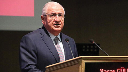 Milli Savunma Bakanı Güler, Çanakkalede Barbaros Şehitliğini ziyaret etti