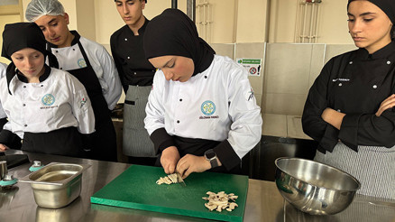 Lise atölyesinden dünya mutfağına açılıyorlar Lise atölyesinden dünya mutfağına açılıyorlar