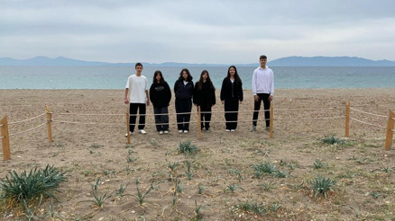 Liseliler, kum zambakları için seferber oldu Liseliler, kum zambakları için seferber oldu