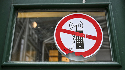Okullarda cep telefonu yasağı tartışması