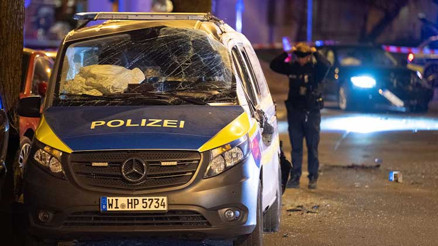 Polis araçları peş peşe kaza yaptı