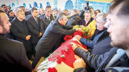 Özel: 3 bin sanatçı imza verdi