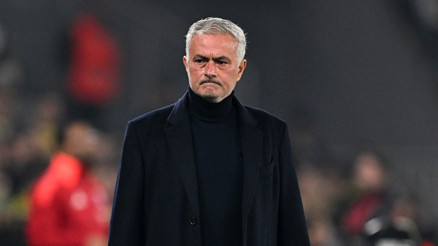 Jose Mourinho derbi kazanamıyor