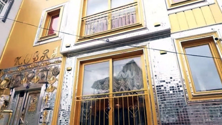 Görenler dönüp bir daha bakıyor... Kobra Murat Balattaki 5 katlı konağının kapılarını açtı