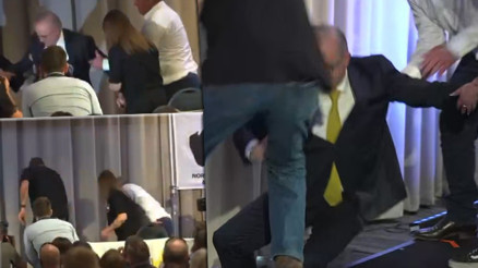 Sahneden düştü, düşmedim dedi Avustralya Başbakanının zor anları...