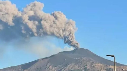 Etna Yanardağında korkutan hareketlilik
