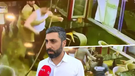 Esenyurt’ta pastanede ‘yüksek ses’ şikayetiyle uyarılan müşteriler, iş yeri sahibine tekme tokat saldırdı Esenyurt’ta pastanede ‘yüksek ses’ şikayetiyle uyarılan müşteriler, iş yeri sahibine tekme tokat saldırdı