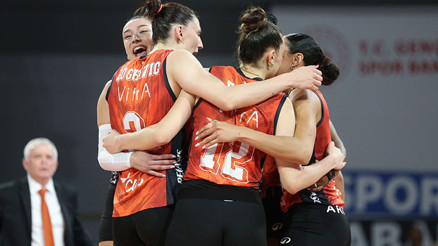 Eczacıbaşı Dynavit, AXA Sigorta Kupa Voley final biletini aldı Fenerbahçe Medicana...