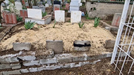 Diyarbakırda acı görüntü: Baba ve 3 kızı yan yana toprağa verildi