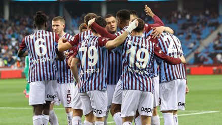 Trabzonspor, Fenerbahçe maçının kamp kadrosunu açıkladı İki oyuncu kafileye alınmadı