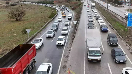 Yola çıkacaklar dikkat: 43 ilin geçiş güzergahında kuvvetli sağanak Yola çıkacaklar dikkat: 43 ilin geçiş güzergahında kuvvetli sağanak