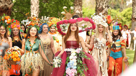 Portakal çiçeği bir kez daha açtı: Haydi sokaklara