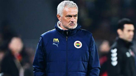 Mourinhoya 3e karşı 4 oyla 3 maç ceza