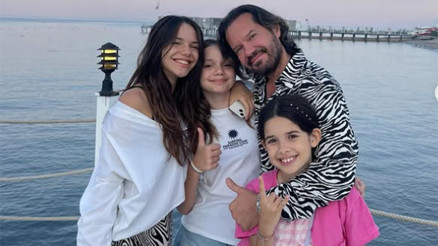 Kızım amcasına vokal yapacak