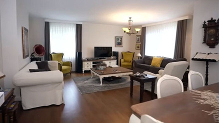 Usta sanatçı Kadıköydeki 4 oda 1 salon evinin kapılarını açtı