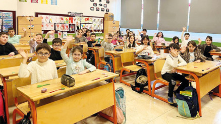 Zil yeniden çaldı... 20 milyon öğrenci dersbaşı yaptı Zil yeniden çaldı... 20 milyon öğrenci dersbaşı yaptı