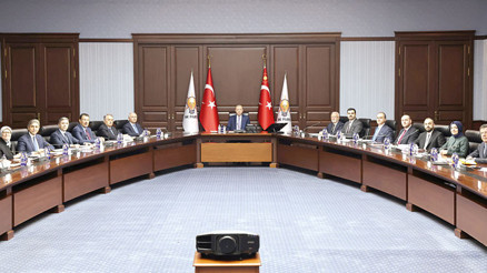 Çelik: CHP millet iradesiyle kavgalı Çelik: CHP millet iradesiyle kavgalı