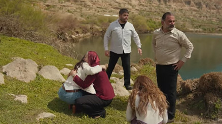 UZAK ŞEHİR 20. BÖLÜM (SON BÖLÜM) FULL HD İZLEME EKRANI | Uzak Şehir son bölümde Alya aldığı haberle yıkıldı Nehre düşen Deniz öldü mü Yeni bölüm fragmanı yayınlandı mı