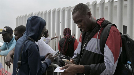 ABDye iltica yoluyla gelenlere ülkeden ayrılın mesajı: Artık ABDyi terk etmenizin zamanı geldi