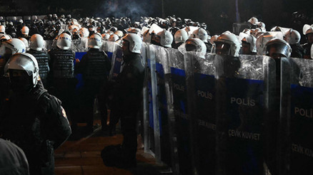 İstanbulda izinsiz gösterilerde gözaltına alınan 102 kişi tahliye edildi