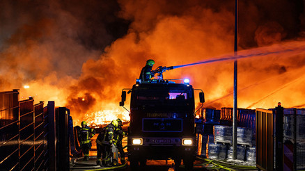 Almanya’da plastik fabrikasında yangın