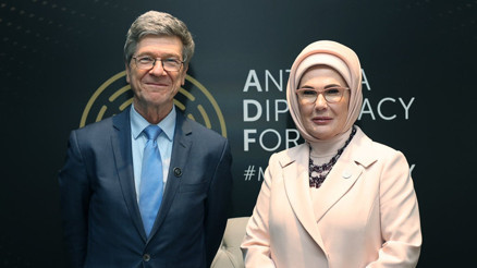 Emine Erdoğandan BM Sürdürülebilir Kalkınma Çözümleri Ağı Başkanı Sachs ile görüşmesine ilişkin paylaşım Emine Erdoğandan BM Sürdürülebilir Kalkınma Çözümleri Ağı Başkanı Sachs ile görüşmesine ilişkin paylaşım