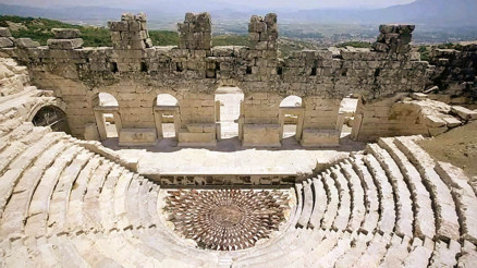 Medusa yüzünü gösterdi