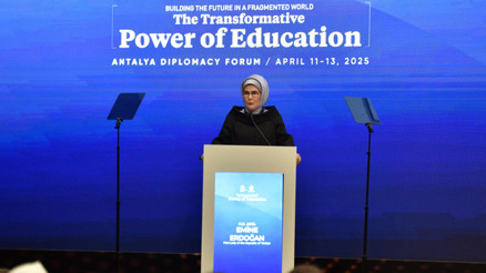 Emine Erdoğan: Çocukların uykularında bombalarla öldürüldüğü dünya, masumiyetini kaybetmiştir