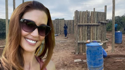 Hayatı anlamsız gelince mesleğini elinin tersiyle itti... Ünlü oyuncu ülkesinden uzakta hayvanlara barınak yapıyor