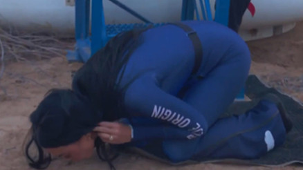 Ünlü şarkıcı Katy Perry uzaya gitti, dönünce toprağı öptü Ünlü şarkıcı Katy Perry uzaya gitti, dönünce toprağı öptü