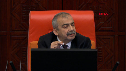 Sırrı Süreyya Önder Mecliste yaptığı açıklamada hastalığını anlatmıştı