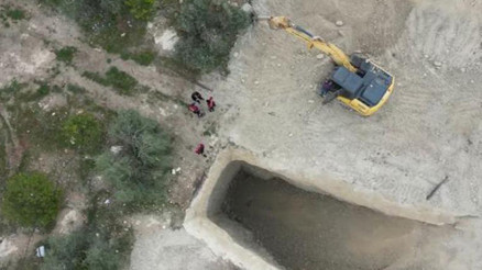 Yok artık Bu sefer kazma kürek değil kepçe ile yakalandılar: 2 kişi gözaltına alındı