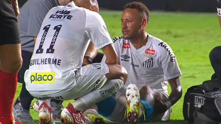 Sakatlanan Neymar, gözyaşlarıyla sahayı terk etti