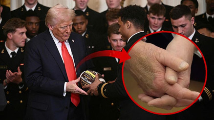 Beyaz Saray açıklama yapmıştı Trumpın elindeki gizemli morluk tekrar ortaya çıktı