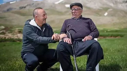 Mevlüt Çavuşoğlunun babası Osman Çavuşoğlu hayatını kaybetti