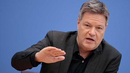 Habeck ‘Bırakacağım’ dedi, yüz binlerce imza toplandı