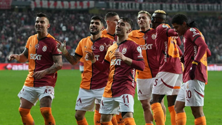Galatasaray iki yıldızıyla birden anlaşma sağladı Sözleşme imzalayacaklar