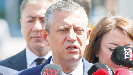 Özel’den ‘diploma’ tepkisi: Bir ay oldu tebliğ edemiyorlar Özel’den ‘diploma’ tepkisi: Bir ay oldu tebliğ edemiyorlar