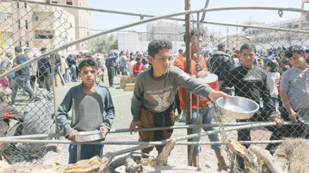 Gazze’de çocuklar yemek bulamıyor