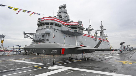 Dünyanın ilk İHA taşıyıcısı TCG Anadolu dış basının gündeminde: Türkiye bir ilke imza attı İşte takip eden ülkeler