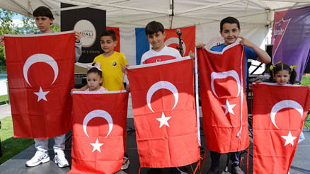 Hollanda’da 23 Nisan sevinci Hollanda’da 23 Nisan sevinci