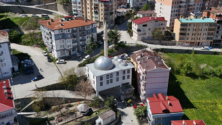 Bu camiyi görenler hayrete düşüyor Belki de Türkiyede tek | 150 metrekarelik arazide 300 metrekare kullanım alanı oluşturdular