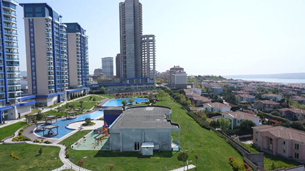 2017 yılında eşinin vefatıyla sarsılmıştı... Artık çocuklarıyla bu evde yaşıyor 2017 yılında eşinin vefatıyla sarsılmıştı... Artık çocuklarıyla bu evde yaşıyor