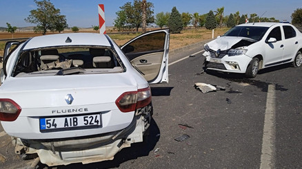 İki otomobil çarpıştı: 5 yaralı