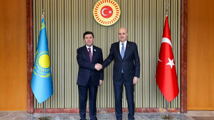 TBMM Başkanı Numan Kurtulmuş, Mecliste Kazakistan Parlamentosu Meclis Başkanı Koşanov ile görüştü