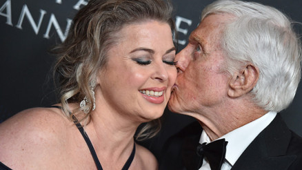 Karısı doğduğunda o yaşlanmaya başlamıştı... Ünlü çift 46 yıllık yaş farkına rağmen öyle mutlu ki Selam verdiğim ilk yabancı kızdı