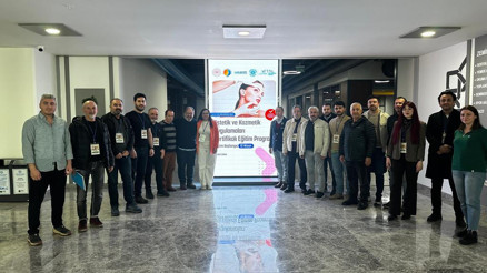 Eğitimlerle hasta da meslek de korunuyor