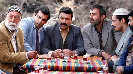 Eski Köye Yeni Adet filmi konusu nedir, nerede çekildi Eski Köye Yeni Adet oyuncuları ve karakterleri