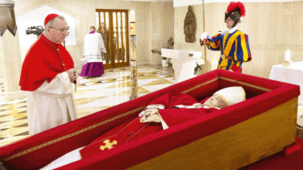 Françesko vasiyetine uygun defnedilecek: Papa’ya sade veda